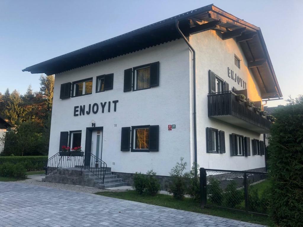 Enjoyit Velden West Hotel Selpritsch Exterior photo